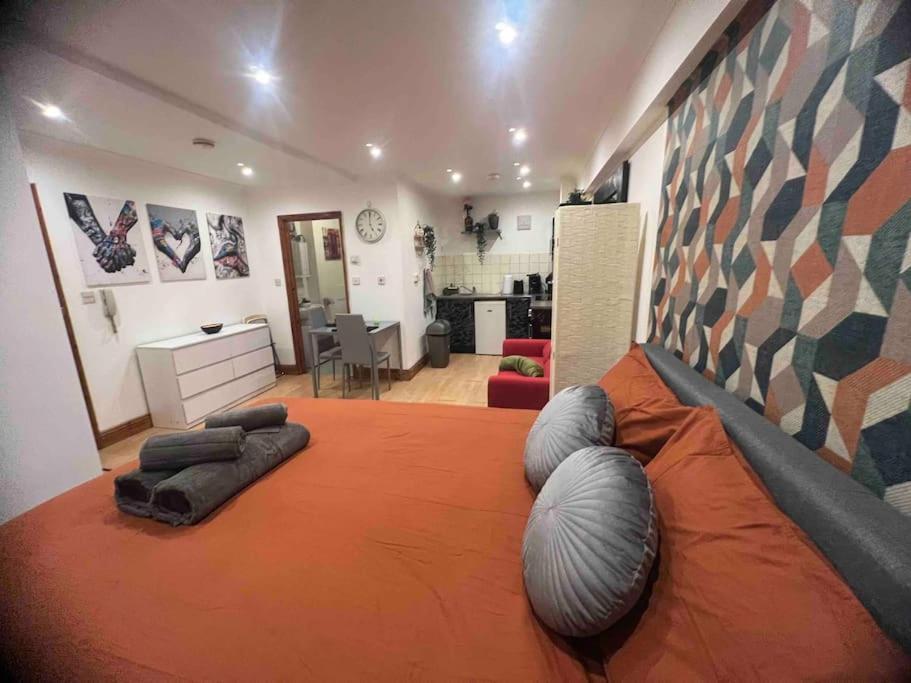 Nice Studioflat In * London