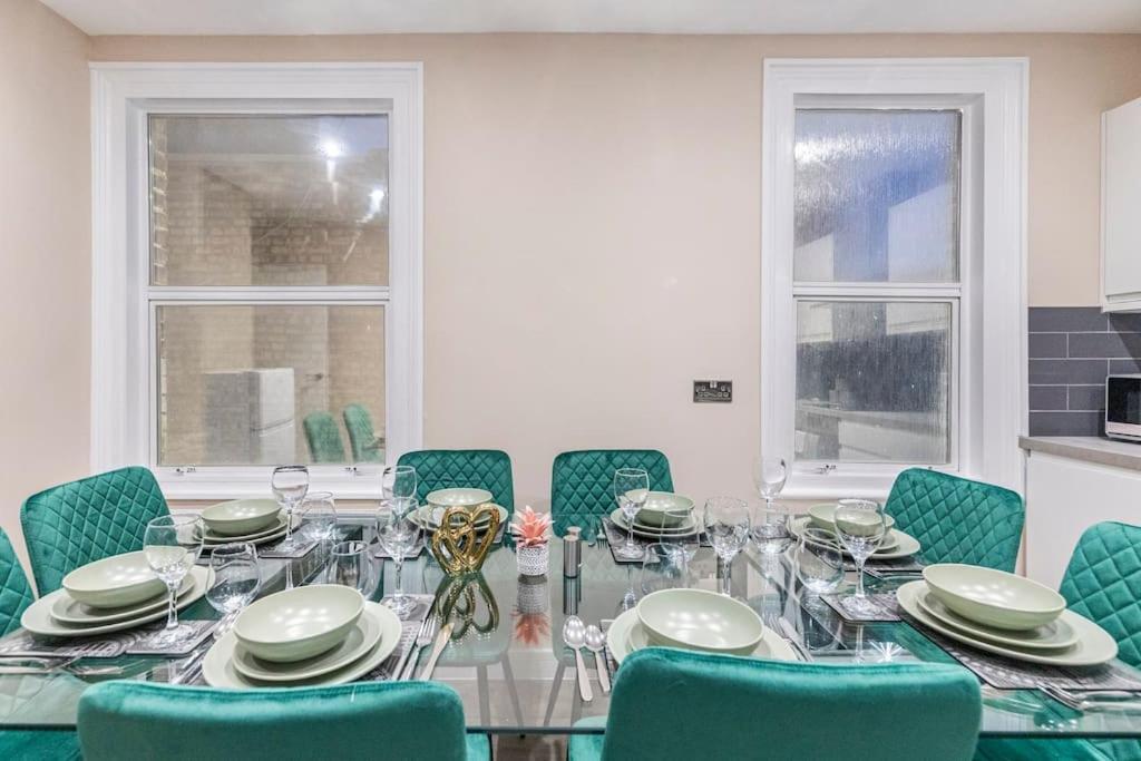 Convenient Spacious House Next Seven Sisters Station Appartement Londres