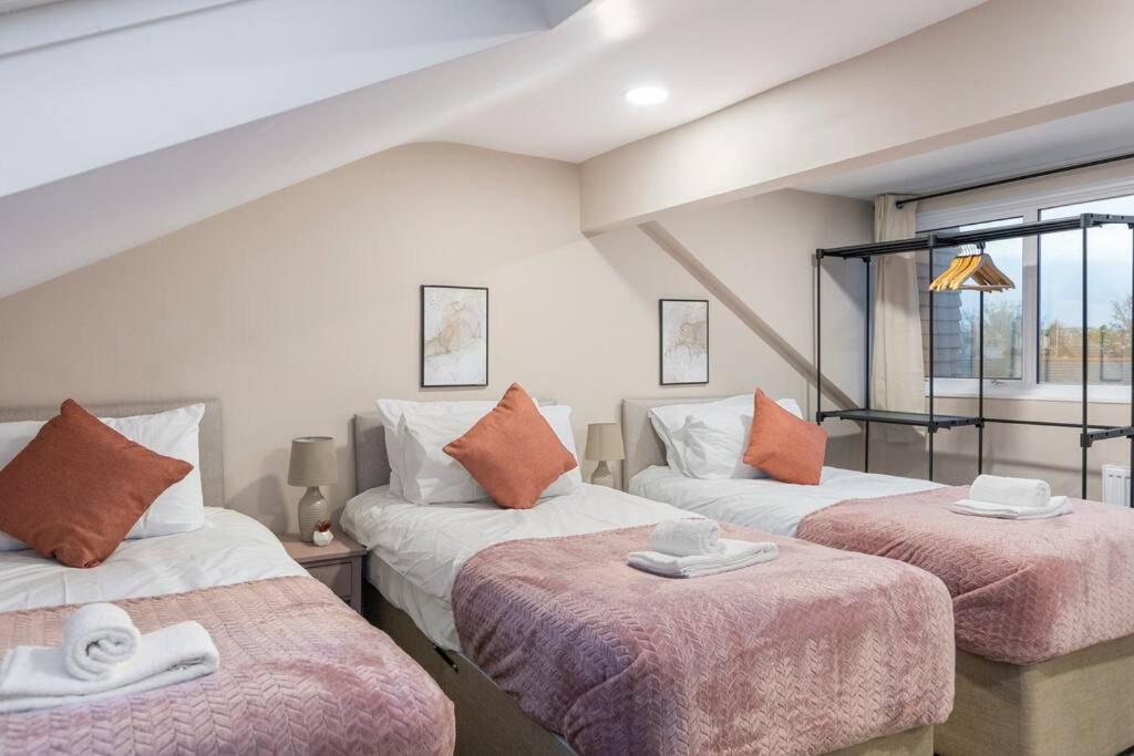 Convenient Spacious House Next Seven Sisters Station Appartement
