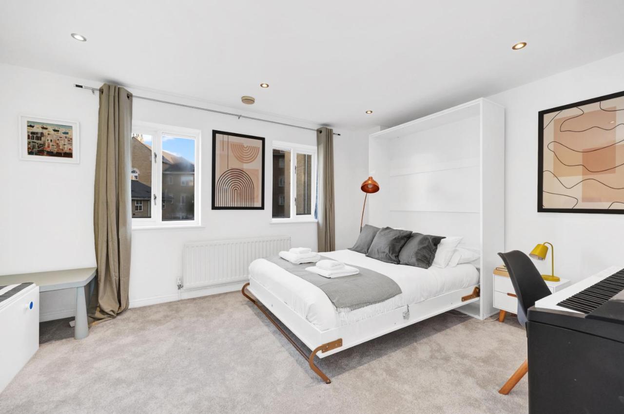 Lovely 3 Bedroom House Short Term & Flexible Renting Limehouse With Private Parking And Garden! Apartamento
