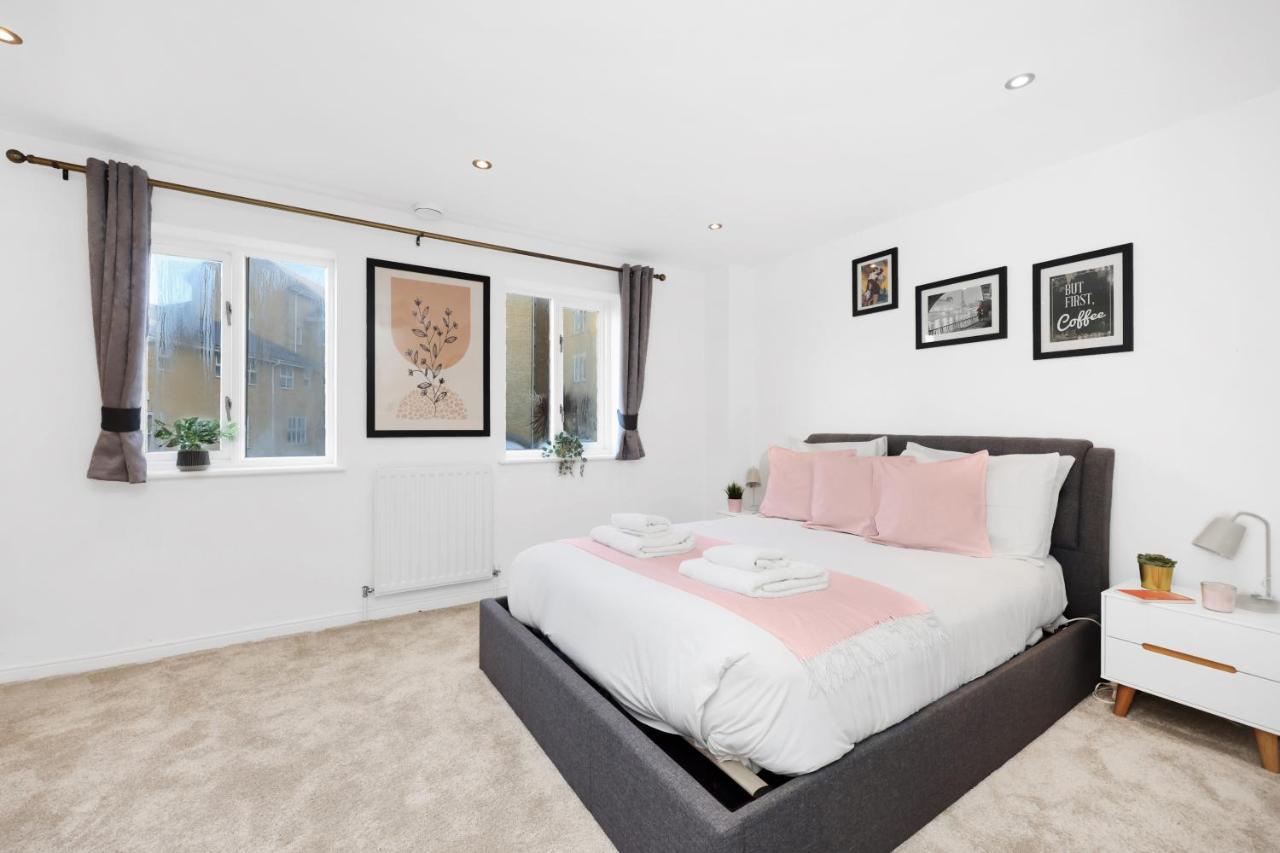 Lovely 3 Bedroom House Short Term & Flexible Renting Limehouse With Private Parking And Garden! Apartamento