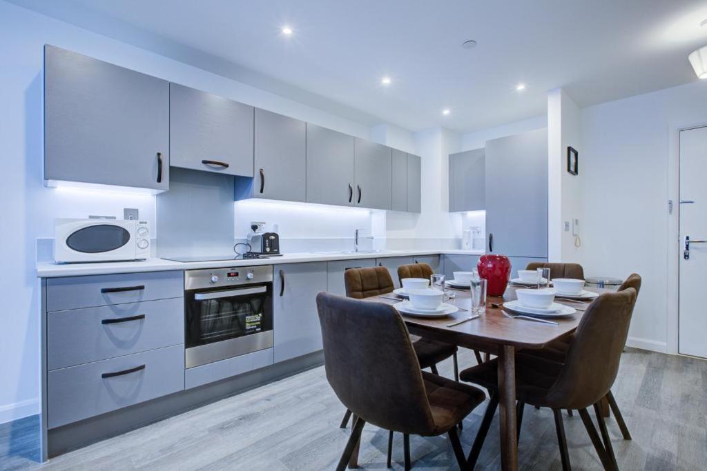 Luxury 2 Bed Flat In A New Block In East Acton