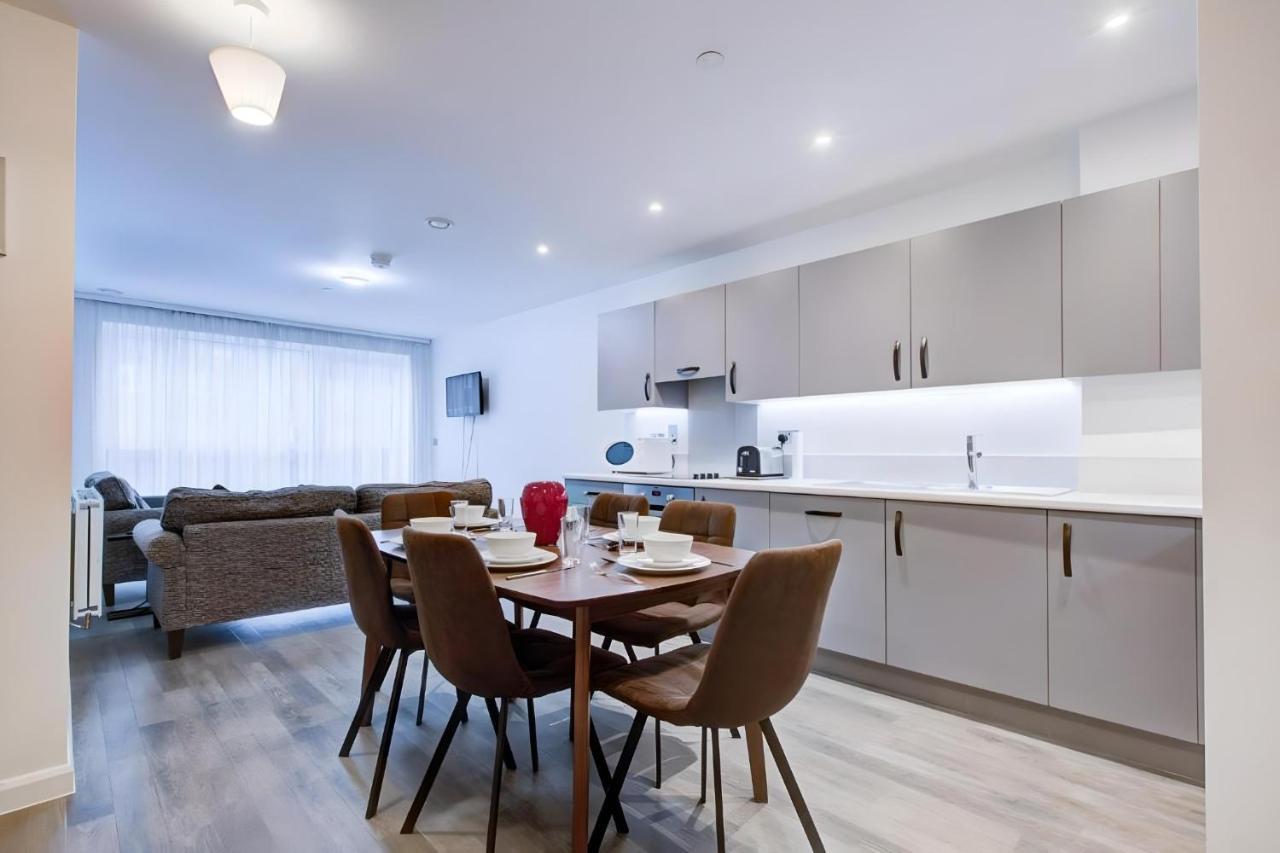 Luxury 2 Bed Flat In A New Block In East Acton Apartment