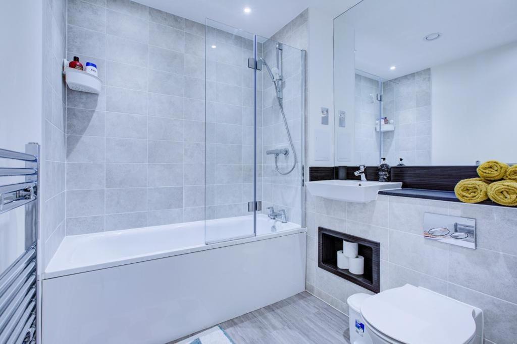 Apartment Luxury 2 Bed Flat In A New Block In East Acton