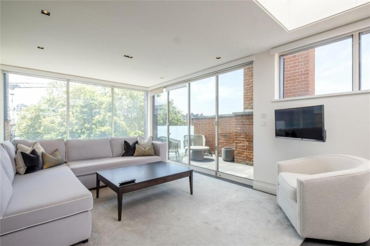 Lux, Large Central Mayfair Location Flat London
