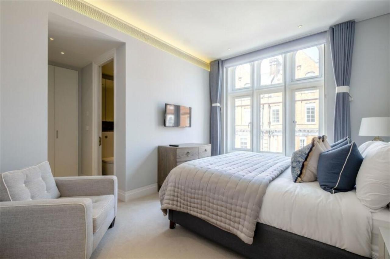 Lux, Large Central Mayfair Location Flat