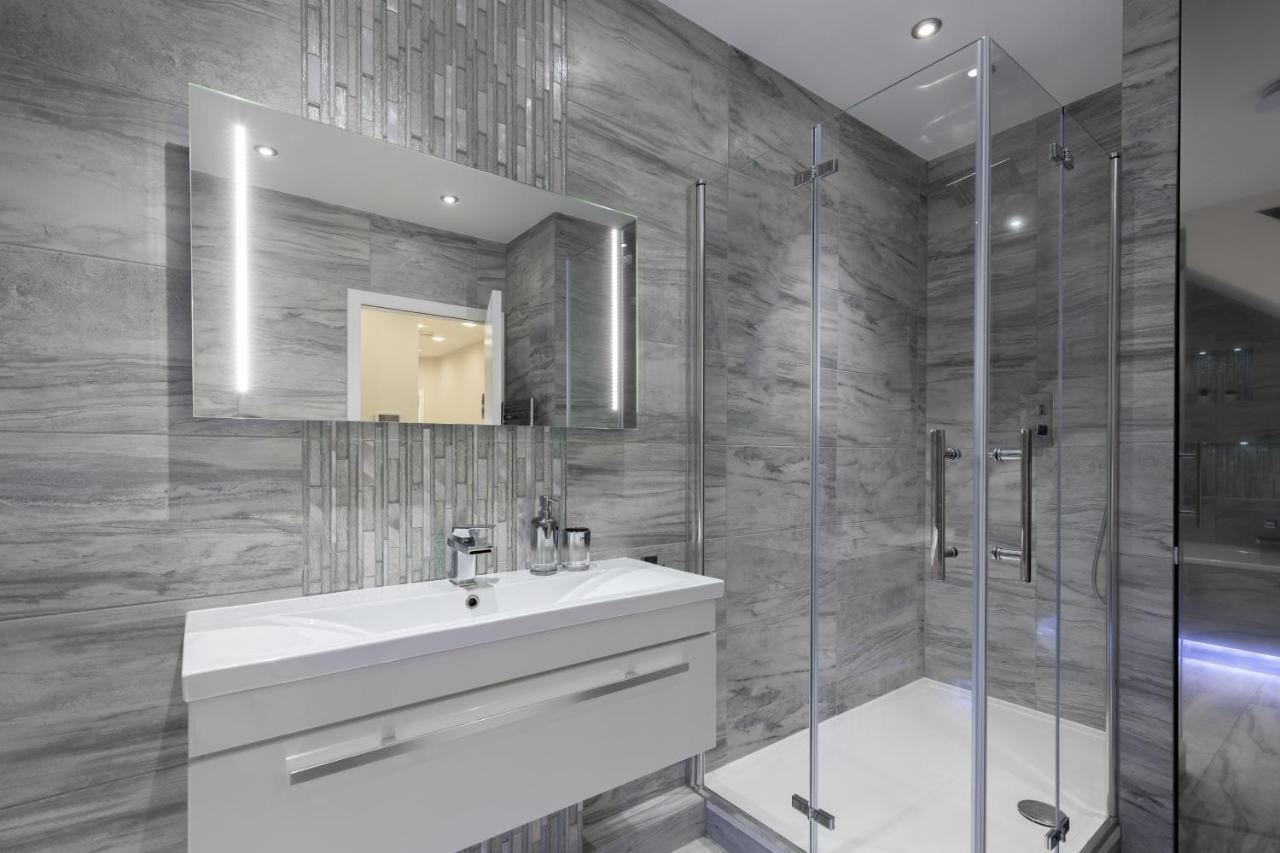 Luxurious 2 King-size Bed Flat With Patio Apartamento