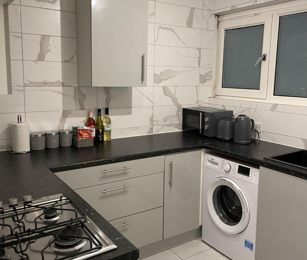 Walk To Lcy Airport Excel Dlr 1br Flat London