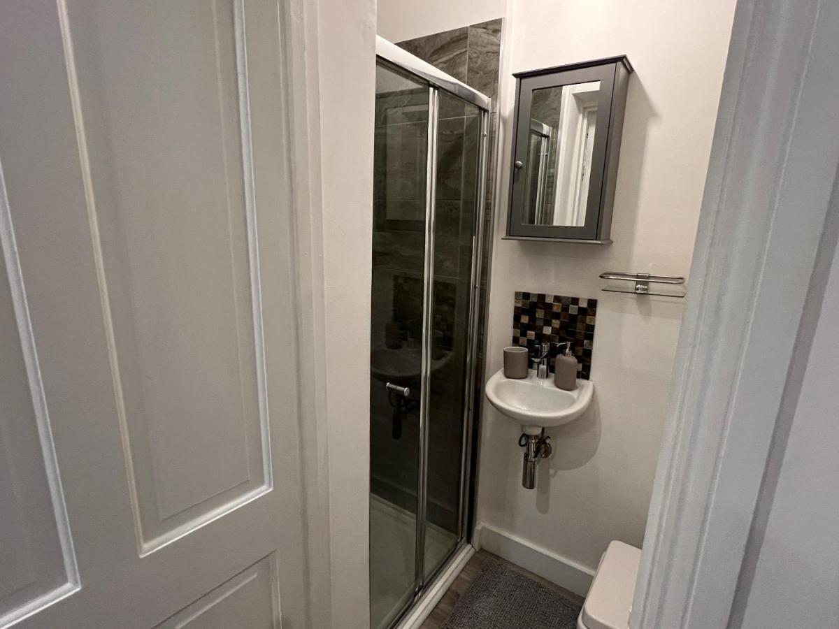 4 Bed House 10 Min Walk To Tube Holiday home London