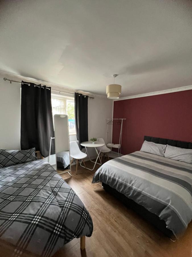 Privatunterkunft Large With Two Bed In *