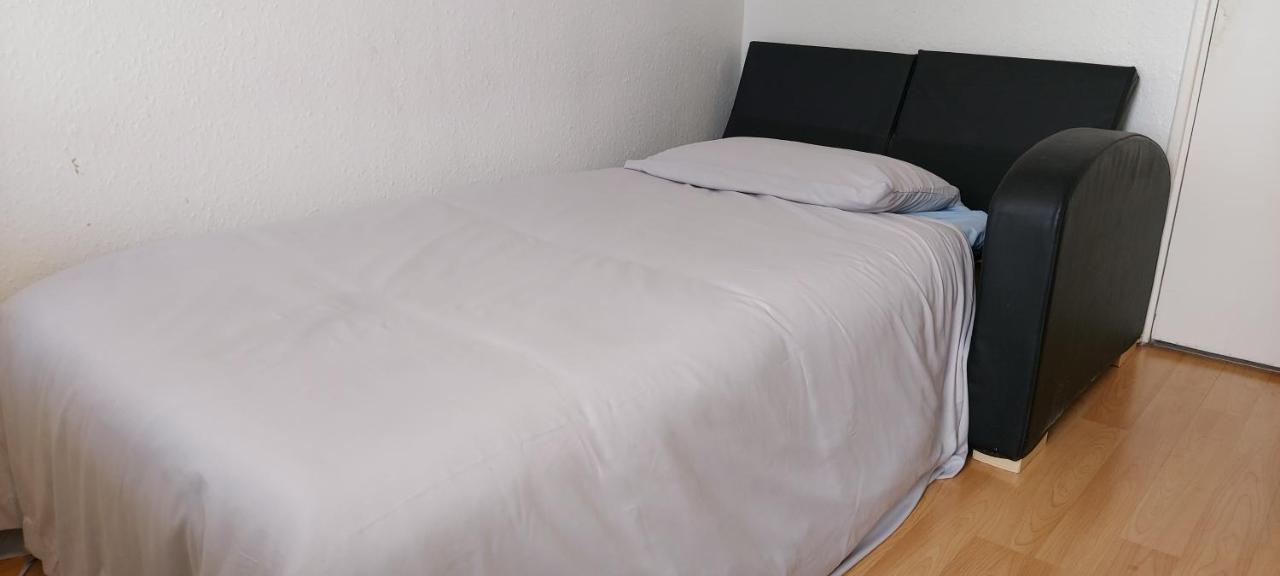 Central With Stunning Views Privatunterkunft *