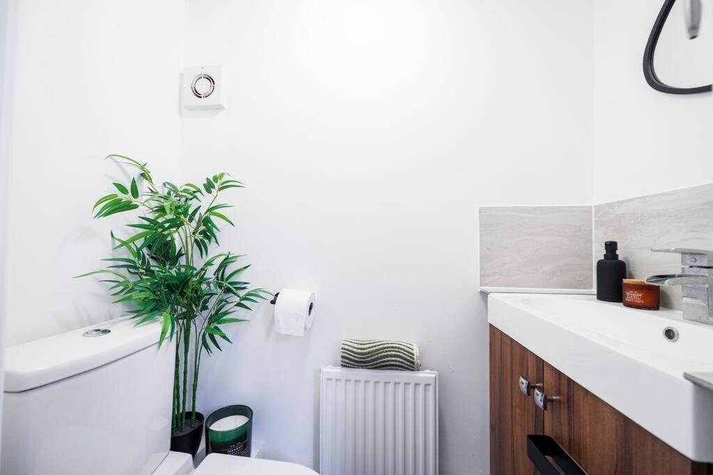 Casa de Férias Stylish 3-bed East Contractors Parking Sleeps 5 Near Excel *