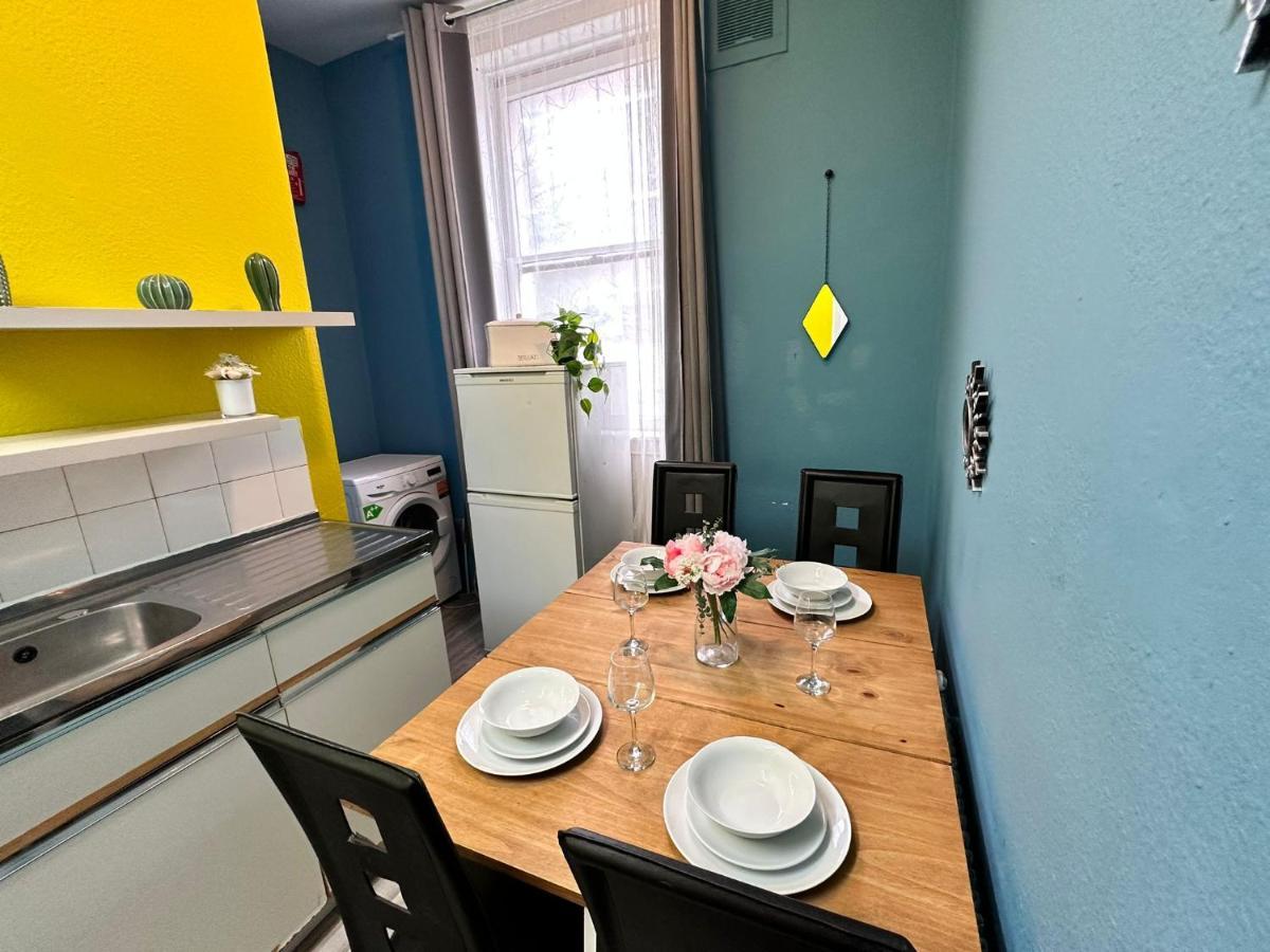 Budget 2-bedroom In Apartamento
