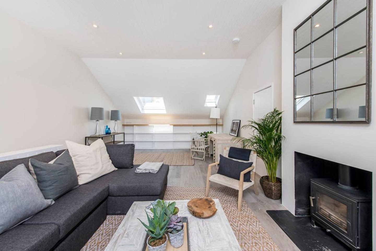 Divine 3 Bed House In Battersea Hébergement de vacances *