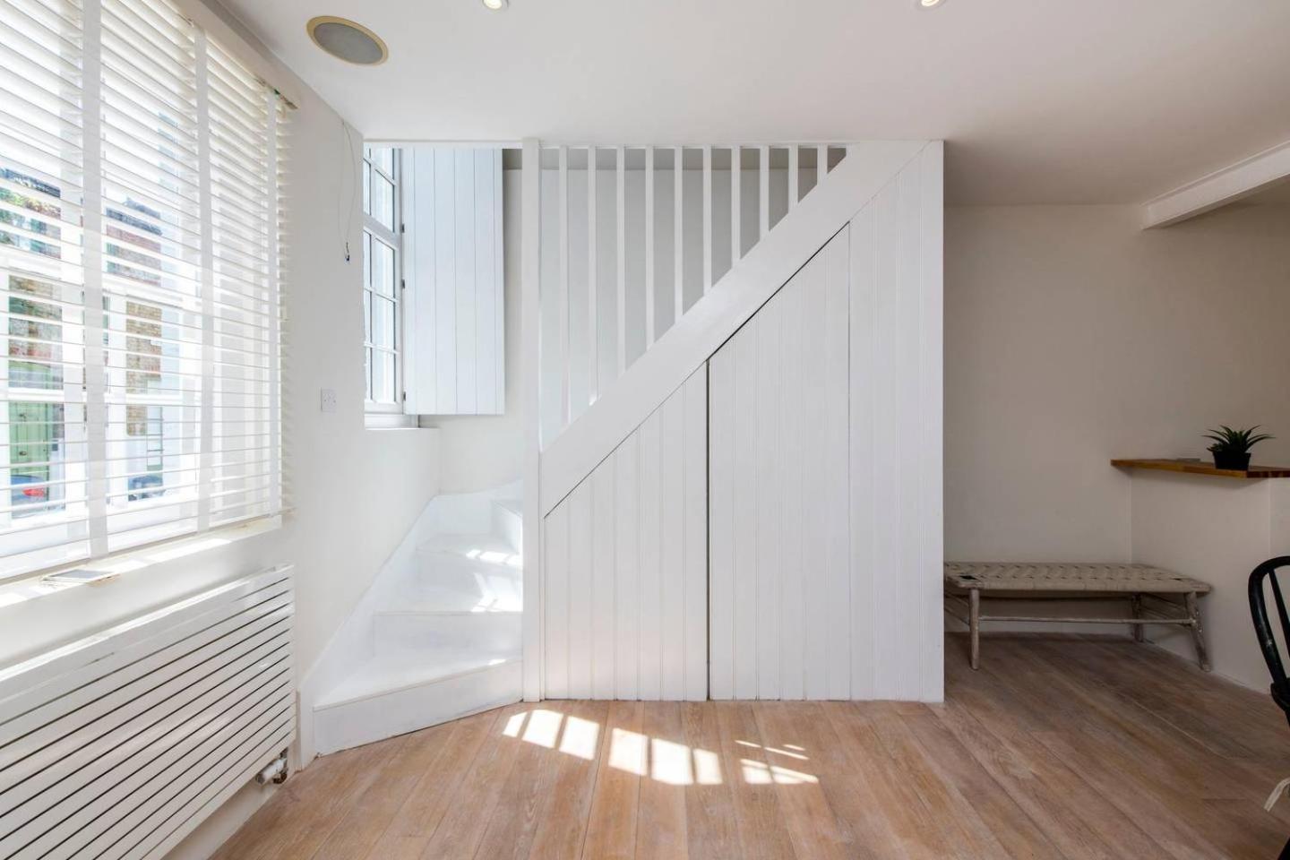 Divine 3 Bed House In Battersea Hébergement de vacances Londres