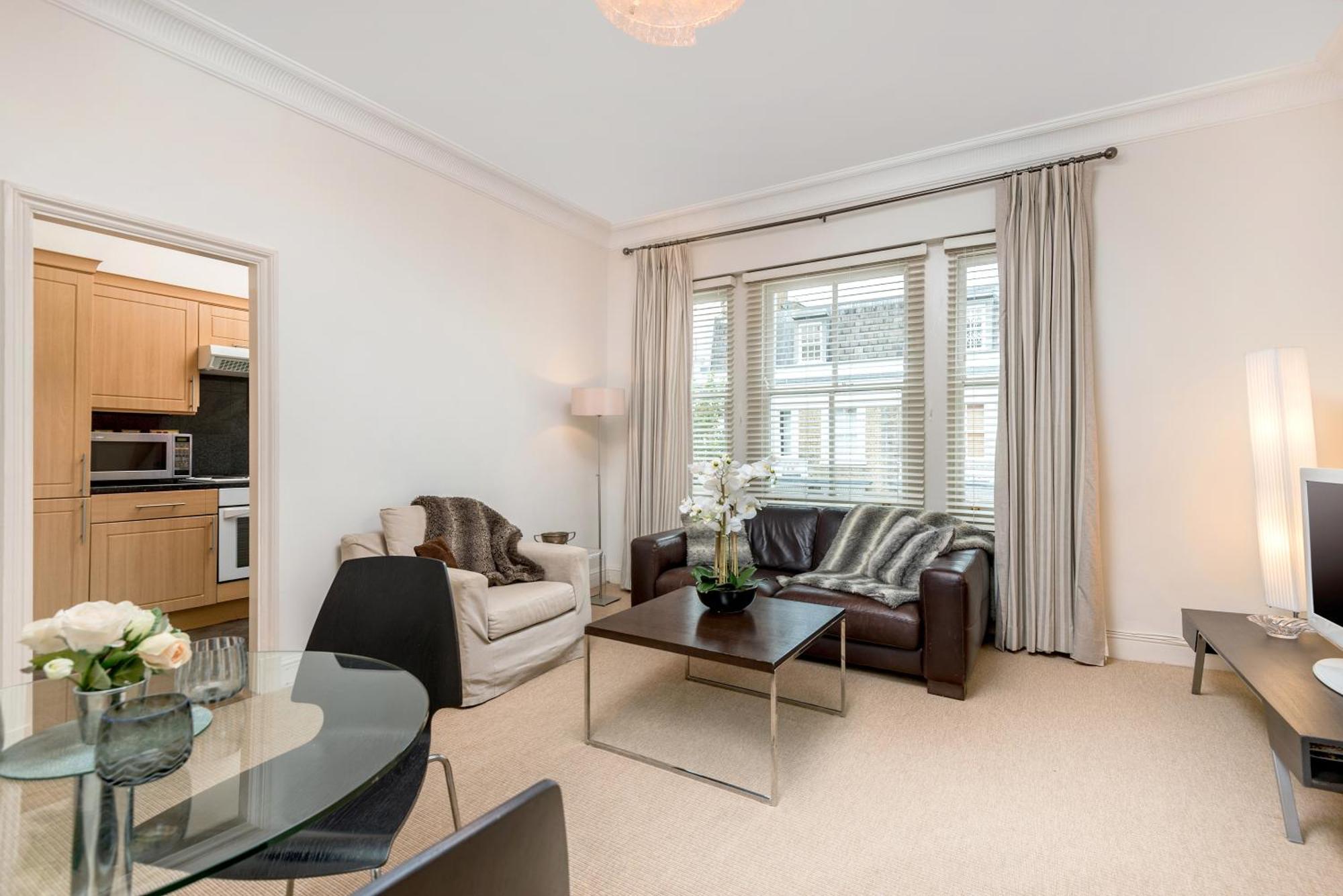 Spacious, Calm One Bedroom * London