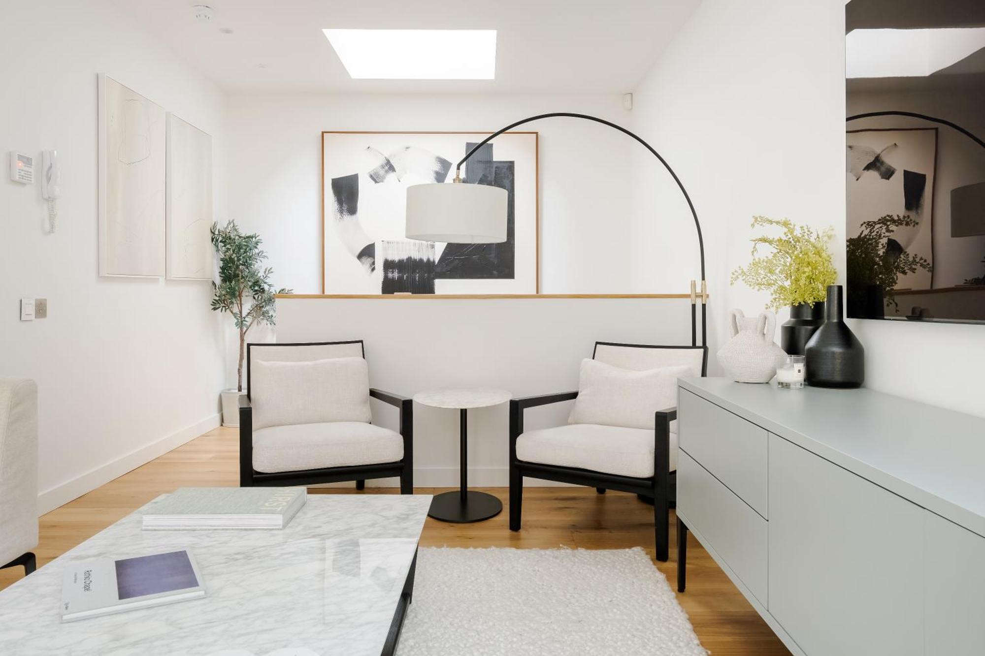 Luxury Mayfair Townhouse With A/c 3br 3ba