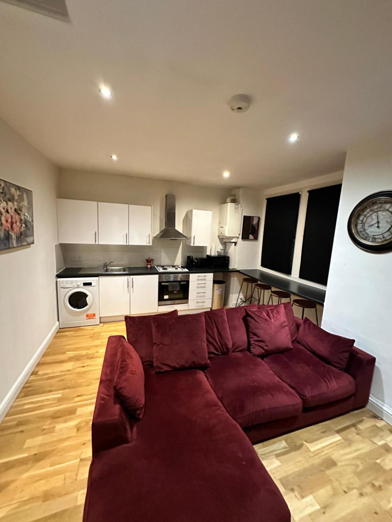 2 Bed Away From Tooting Appartement *