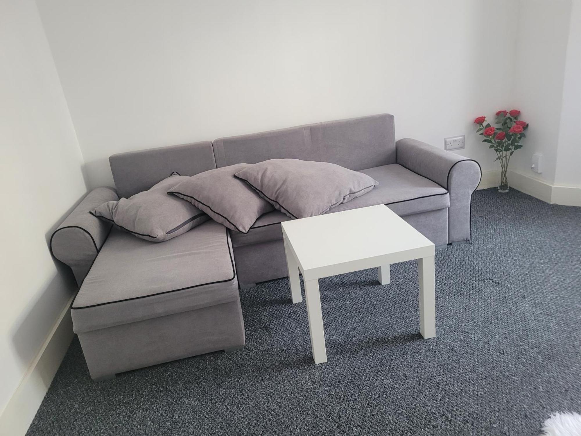 Сasa de vacaciones Lovely 2-bed Fully Refurbished House In