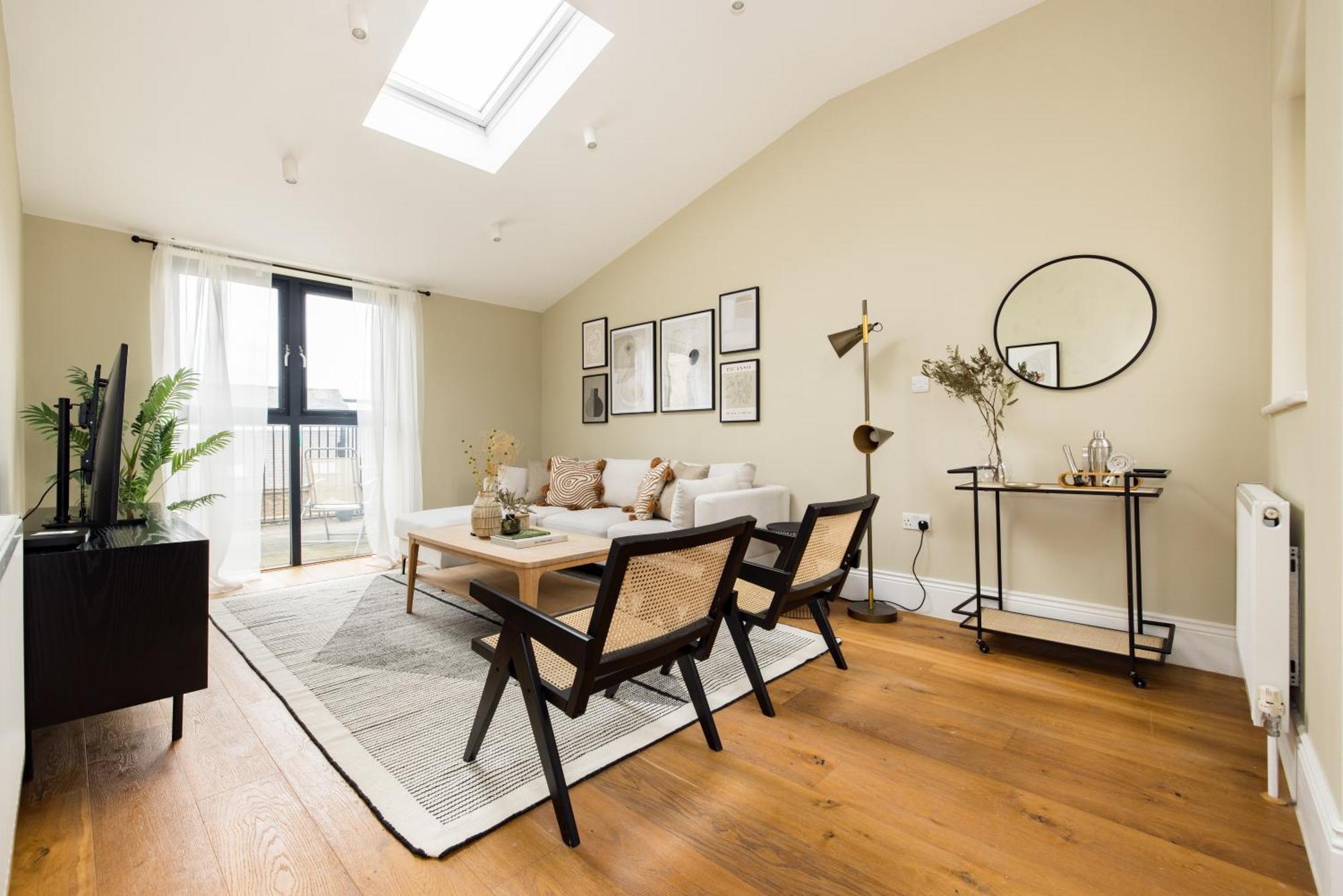 The Tooting Hideout - Dazzling 3bdr Flat With Balcony *