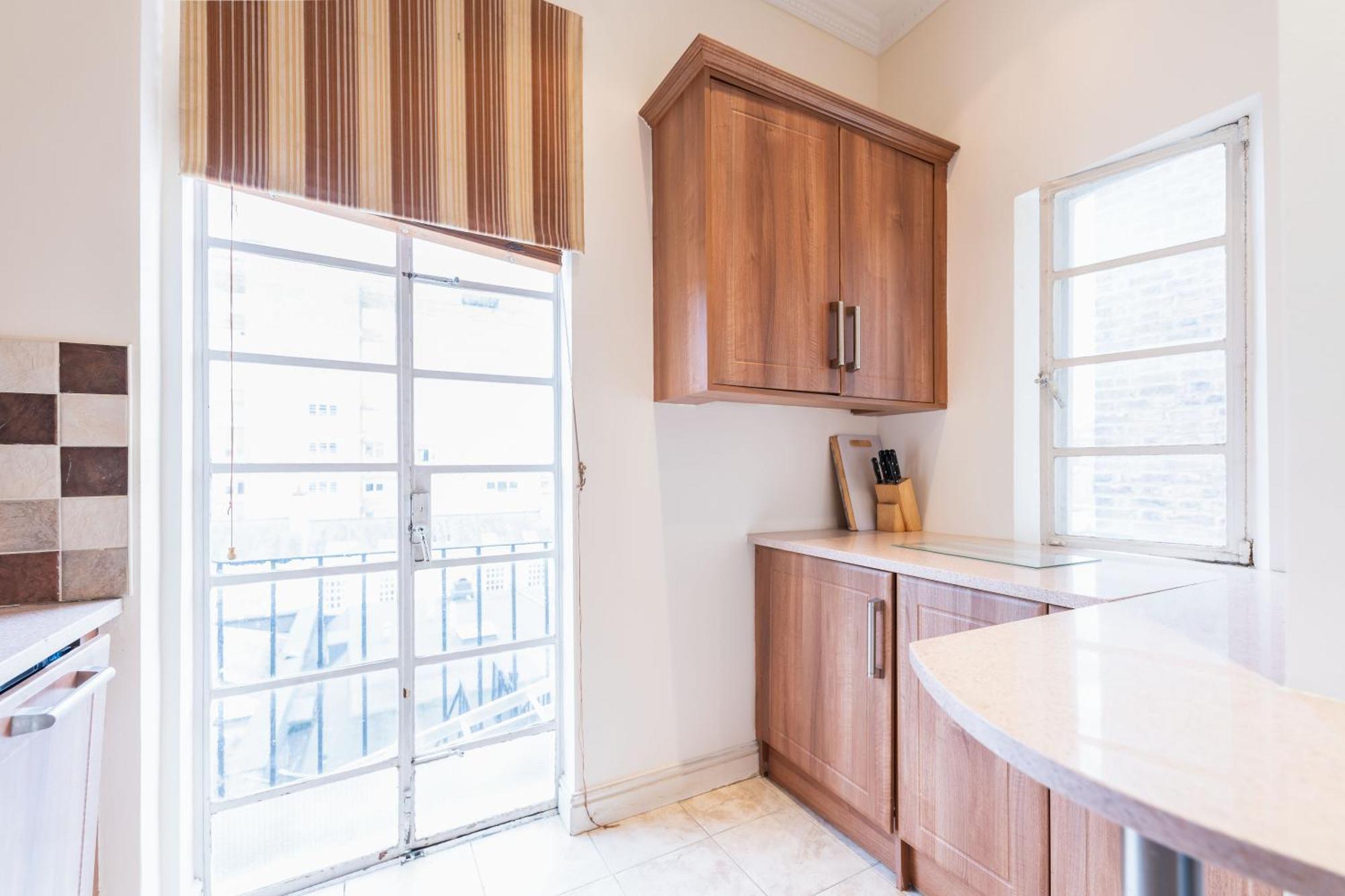 Luxury 4 Bedroom Flat In Sussex Gardens Apartment London