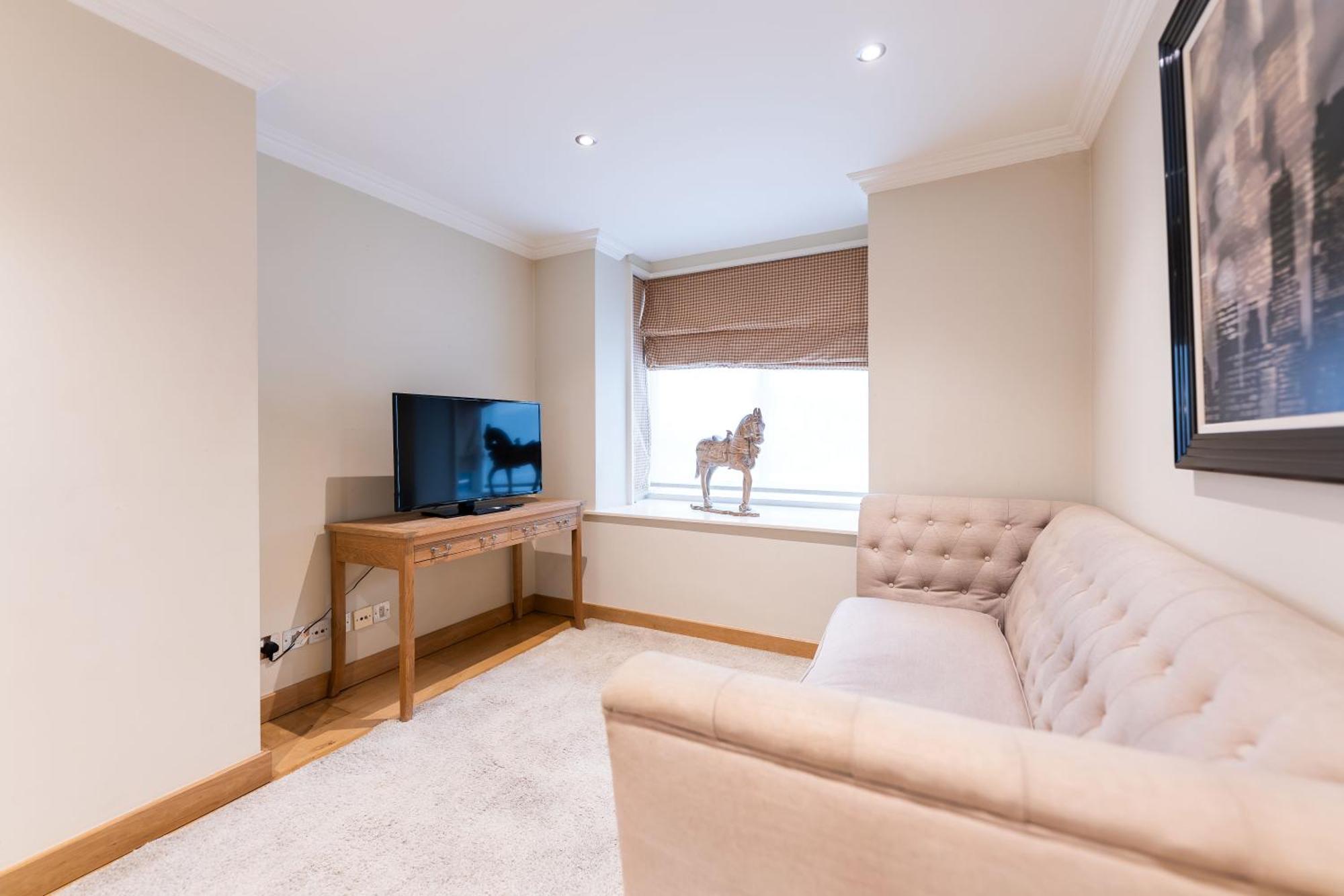 Luxury 6 Bedroom House In Southwick Street Londres