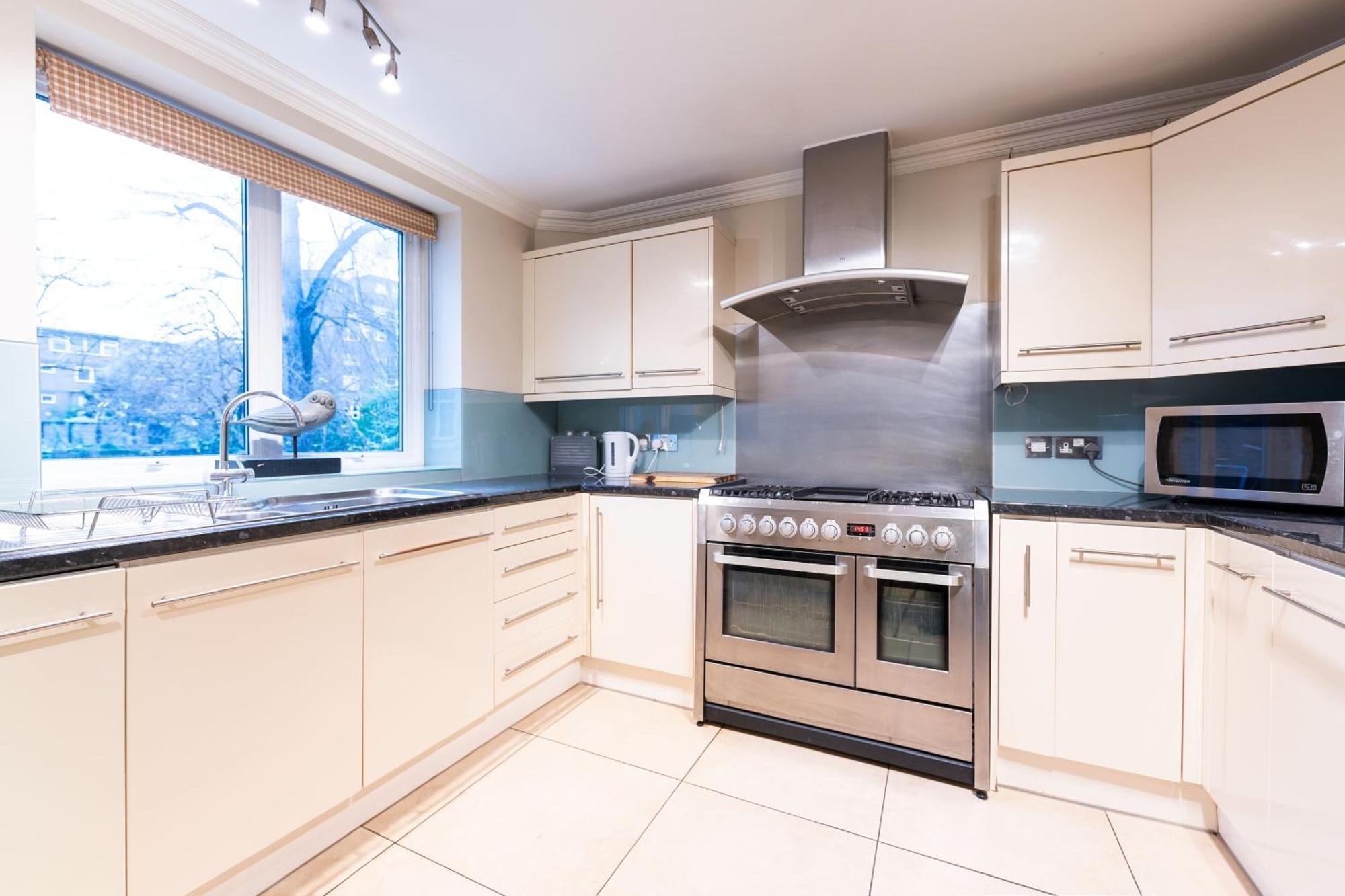 Luxury 6 Bedroom House In Southwick Street Apartamento