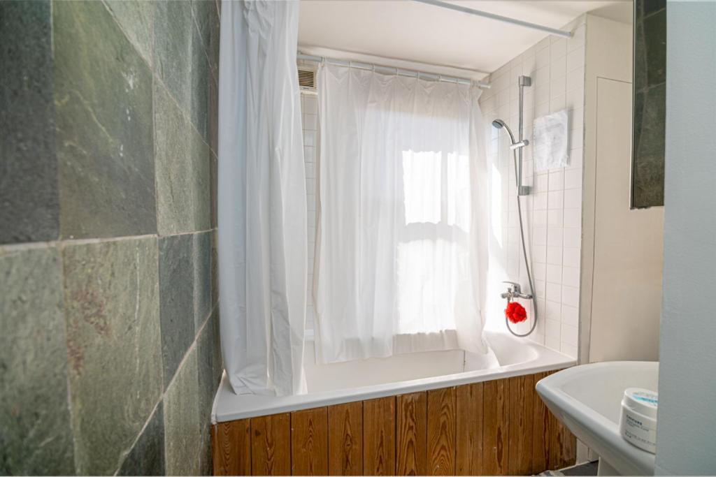 Refurbished Double Bedroom Casa de hóspedes *