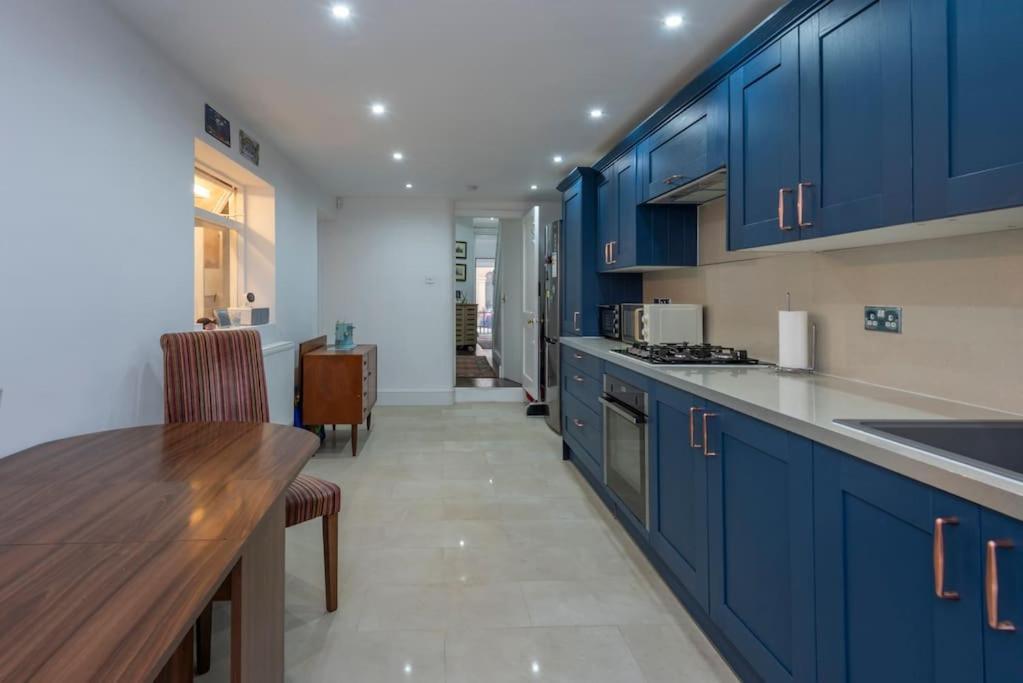 Stunning 3-bed House Apartamento *