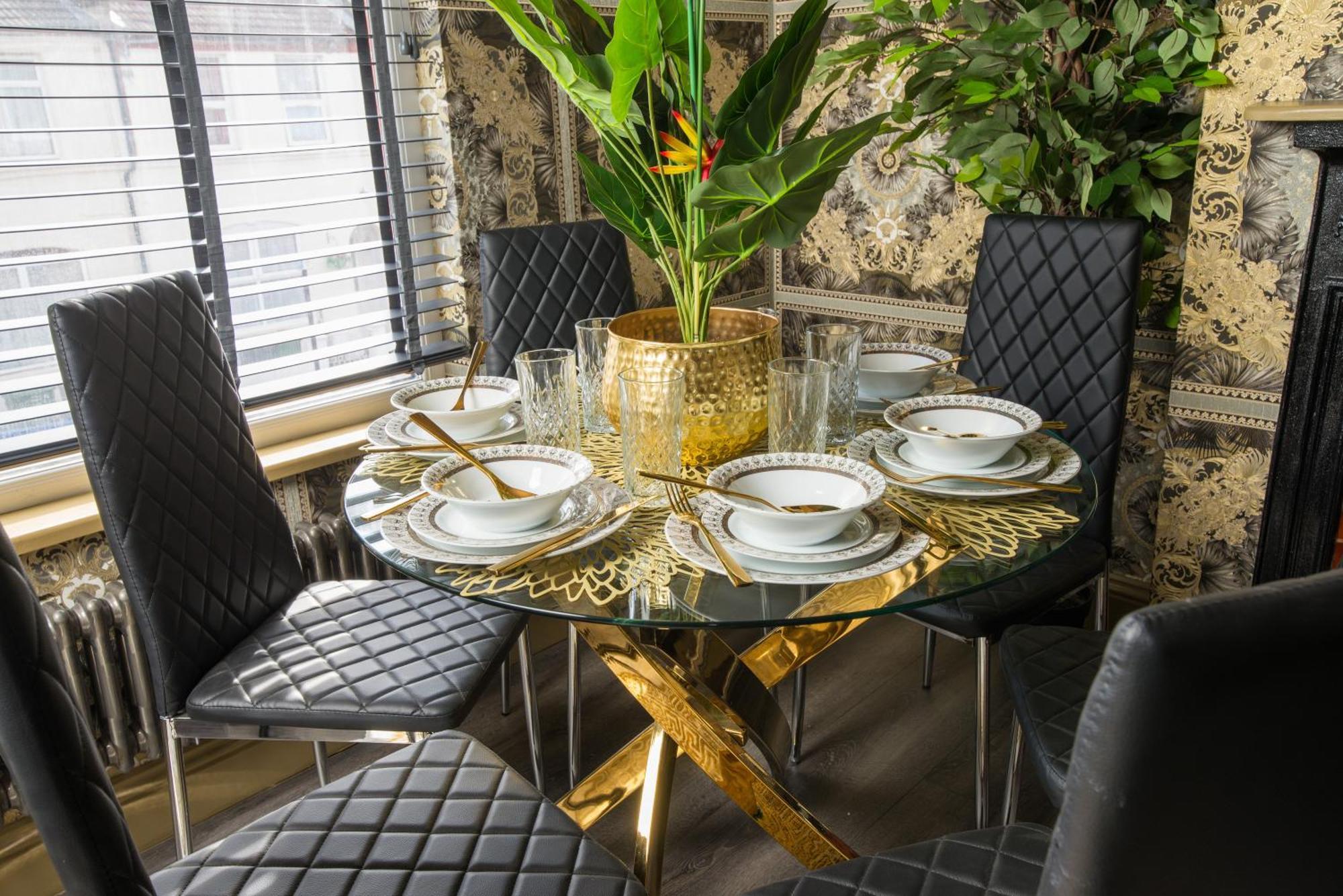 Luxury Versace 2 Bed Hot Tub Pool Table Sky Tv Appartement *