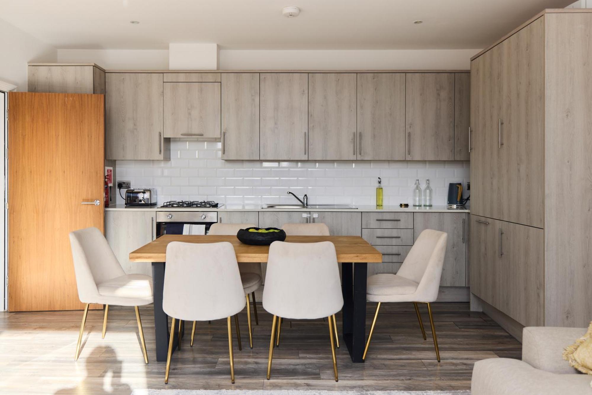 The Harlesden Place - Modern 3bdr Flat With Balcony *