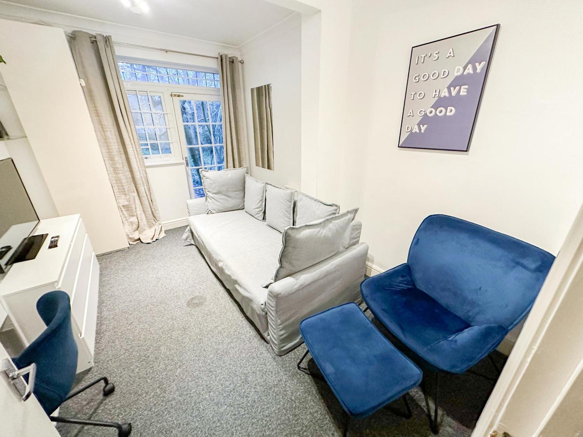 Cosy Near Hampstead Heath With Free On-site Parking & Private Gardens, Golders Green * Londres