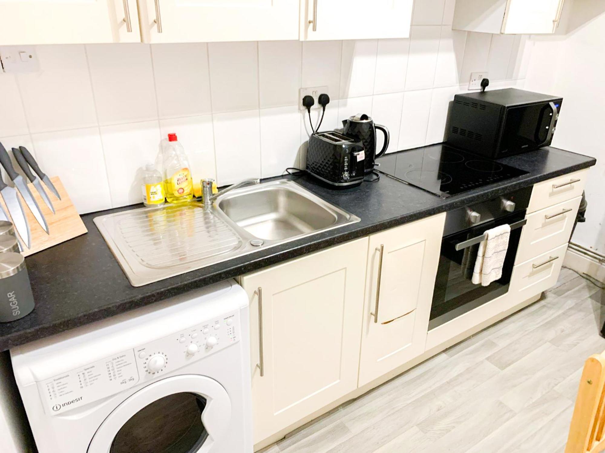 Apartamento Cosy Near Hampstead Heath With Free On-site Parking & Private Gardens, Golders Green Londres