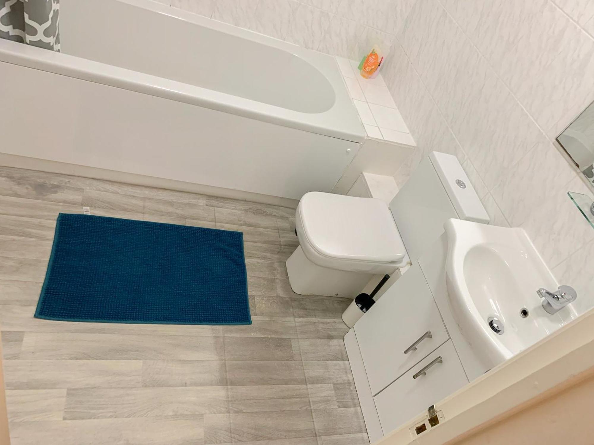 Cosy Near Hampstead Heath With Free On-site Parking & Private Gardens, Golders Green Londres