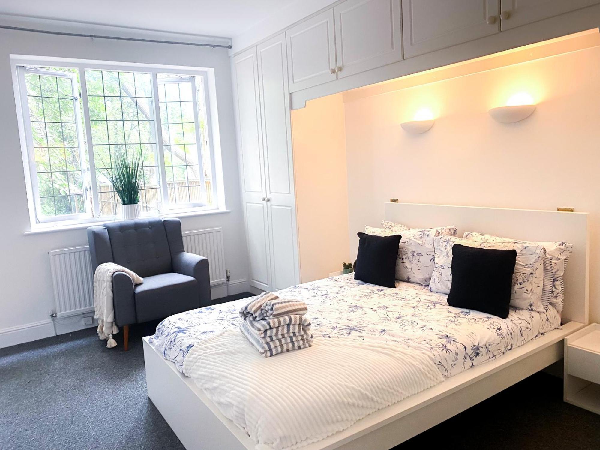 Apartamento Cosy Near Hampstead Heath With Free On-site Parking & Private Gardens, Golders Green Londres