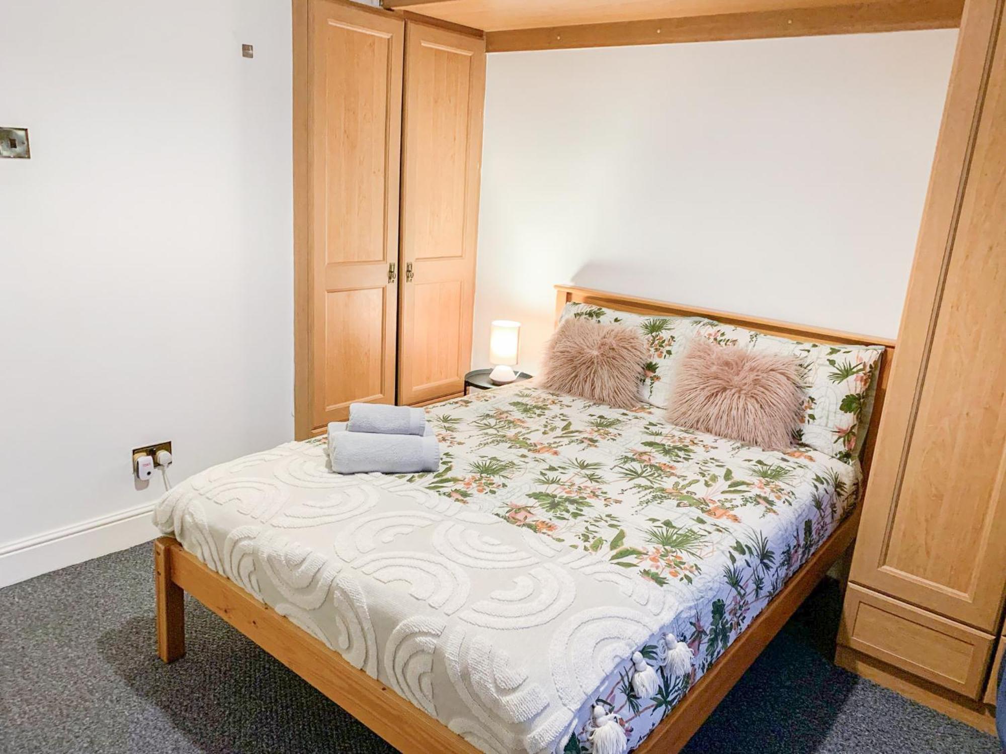 Cosy Near Hampstead Heath With Free On-site Parking & Private Gardens, Golders Green Apartamento *