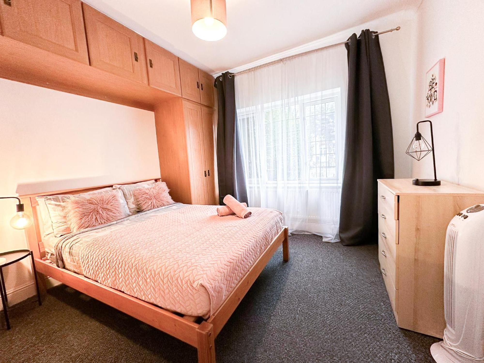 Cosy Near Hampstead Heath With Free On-site Parking & Private Gardens, Golders Green * Londres
