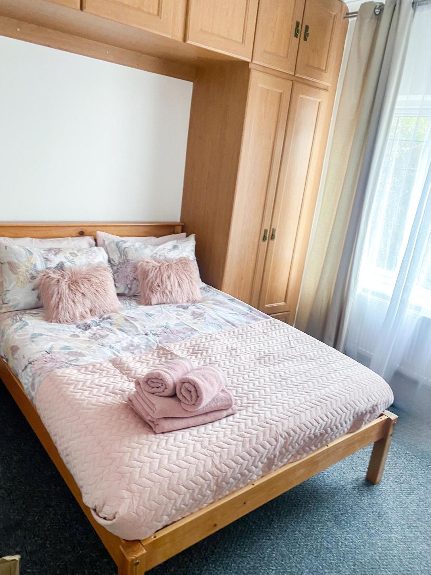 Cosy Near Hampstead Heath With Free On-site Parking & Private Gardens, Golders Green Apartamento Londres