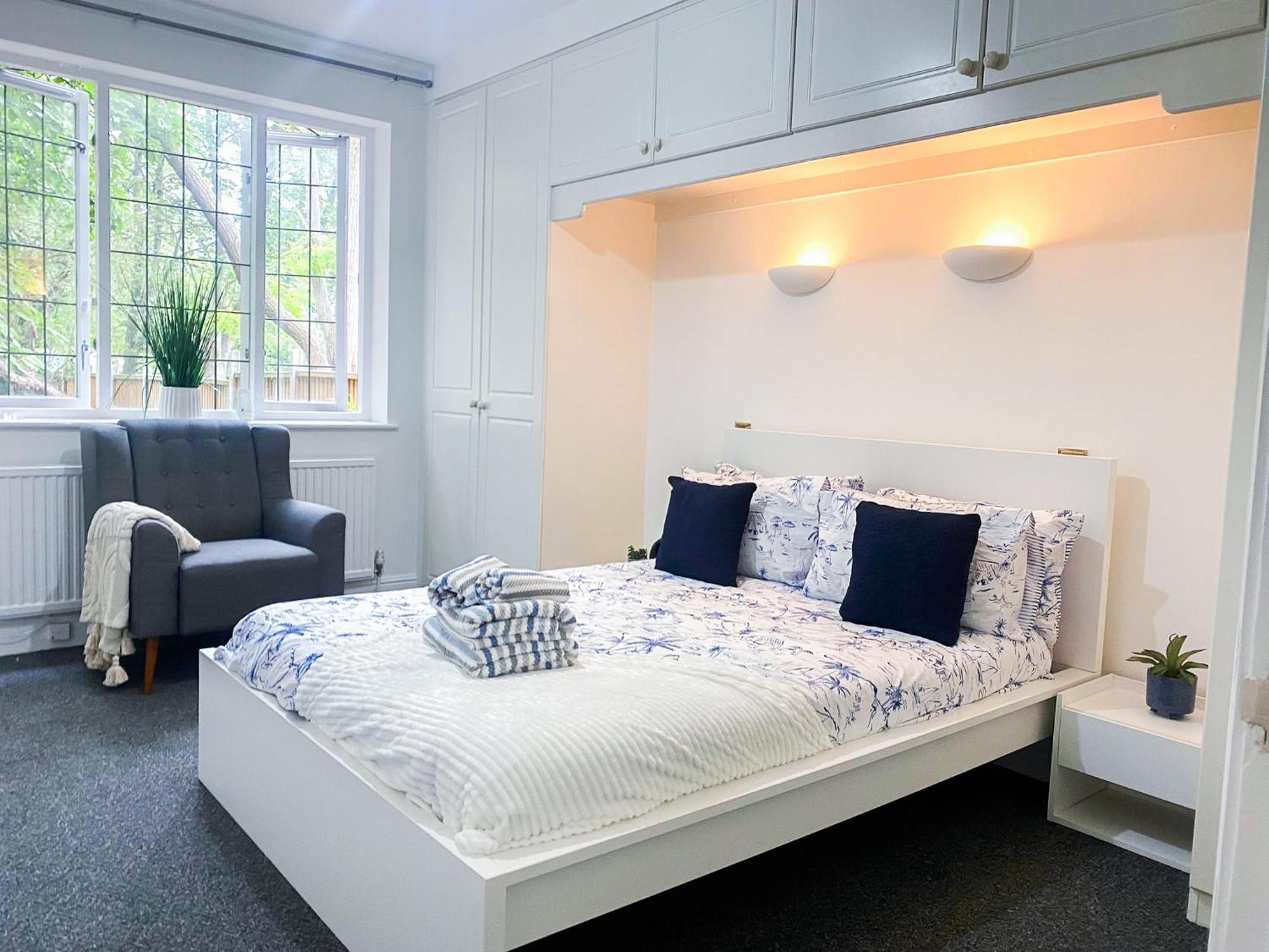 Cosy Near Hampstead Heath With Free On-site Parking & Private Gardens, Golders Green Apartamento