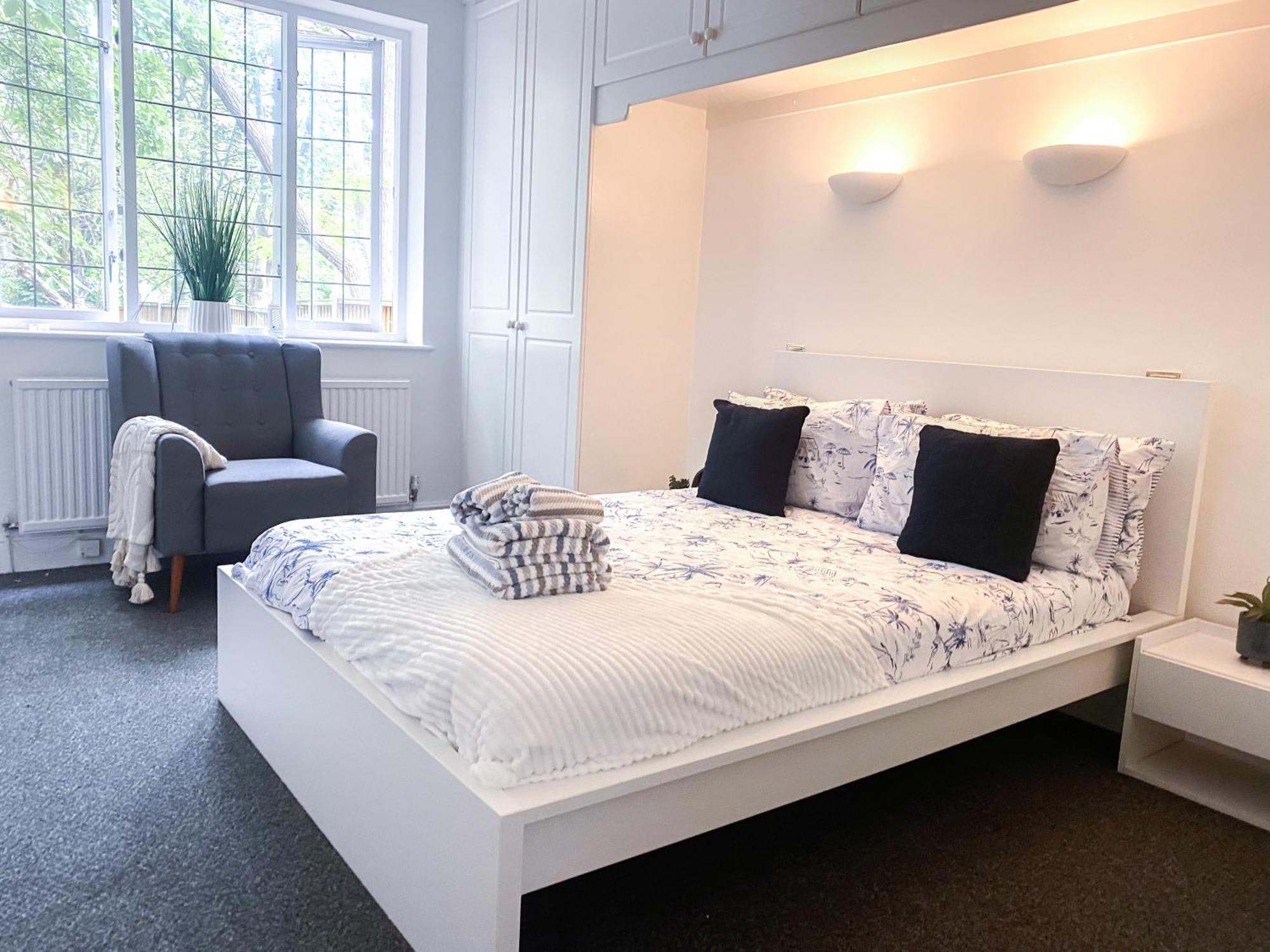 Cosy Near Hampstead Heath With Free On-site Parking & Private Gardens, Golders Green Apartamento