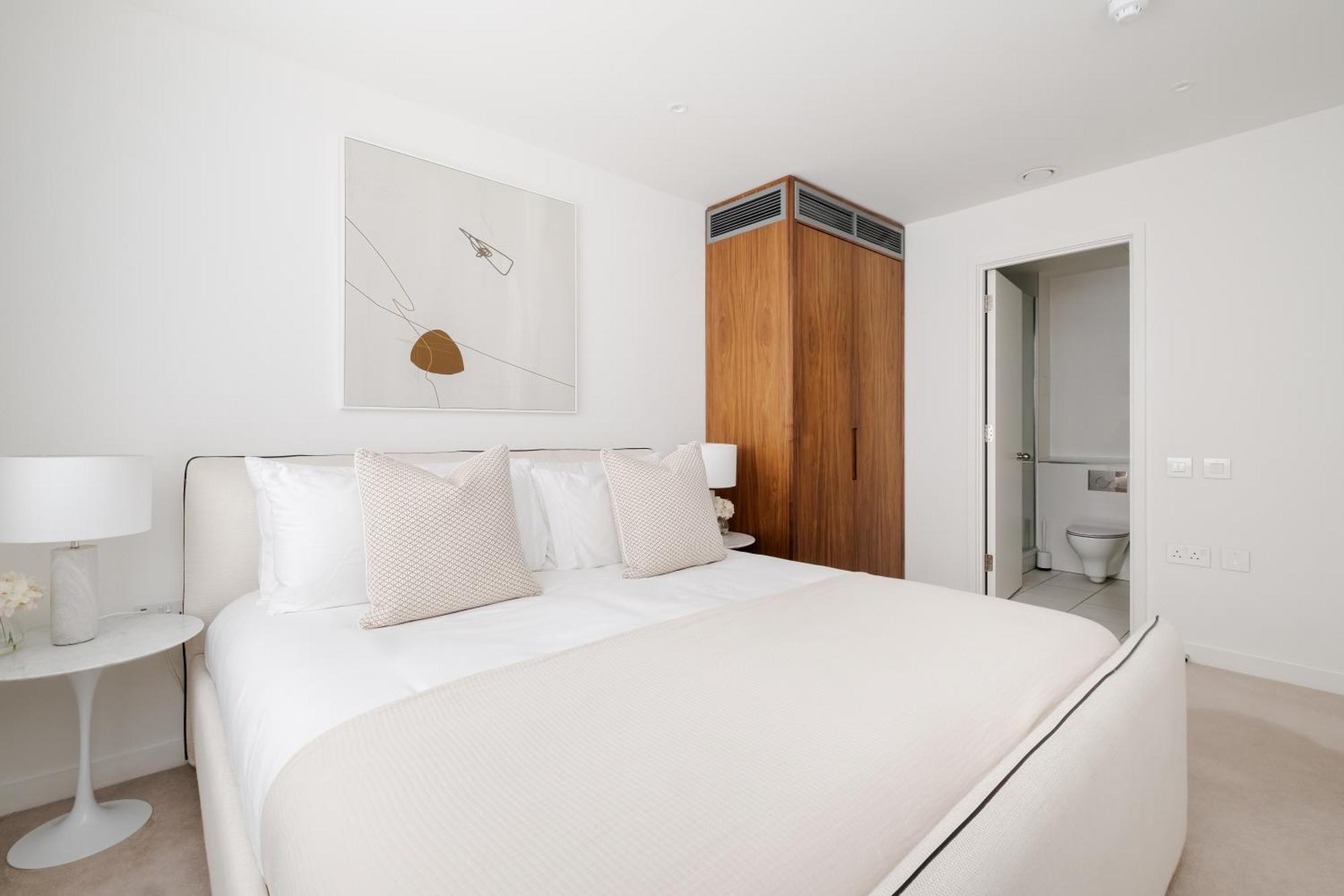 Luxury Mayfair Townhouse With A/c 3br 3ba Holiday home *