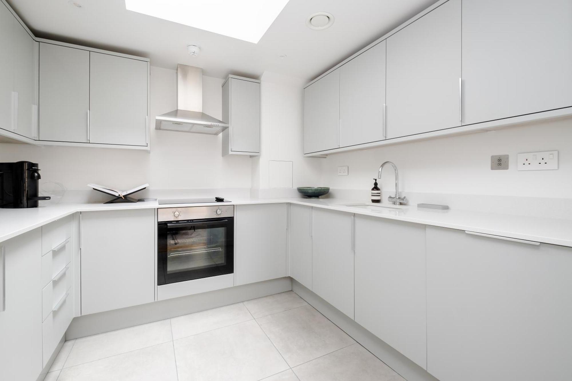 Luxury Mayfair Townhouse With A/c 3br 3ba *