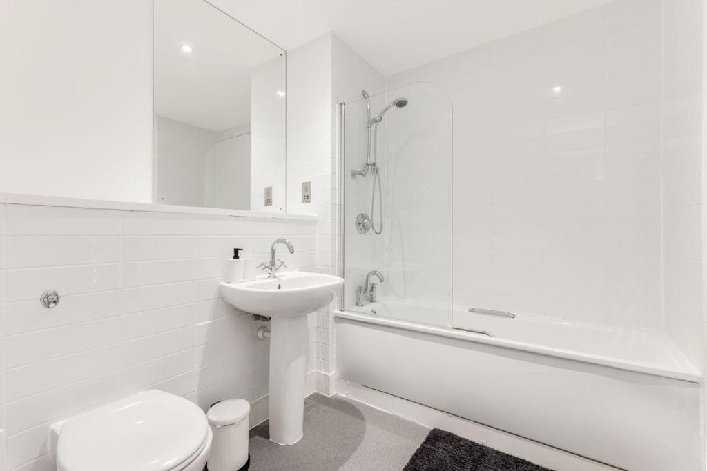 Khayat Homes - The Ferry - Two Bed Appartement Londen
