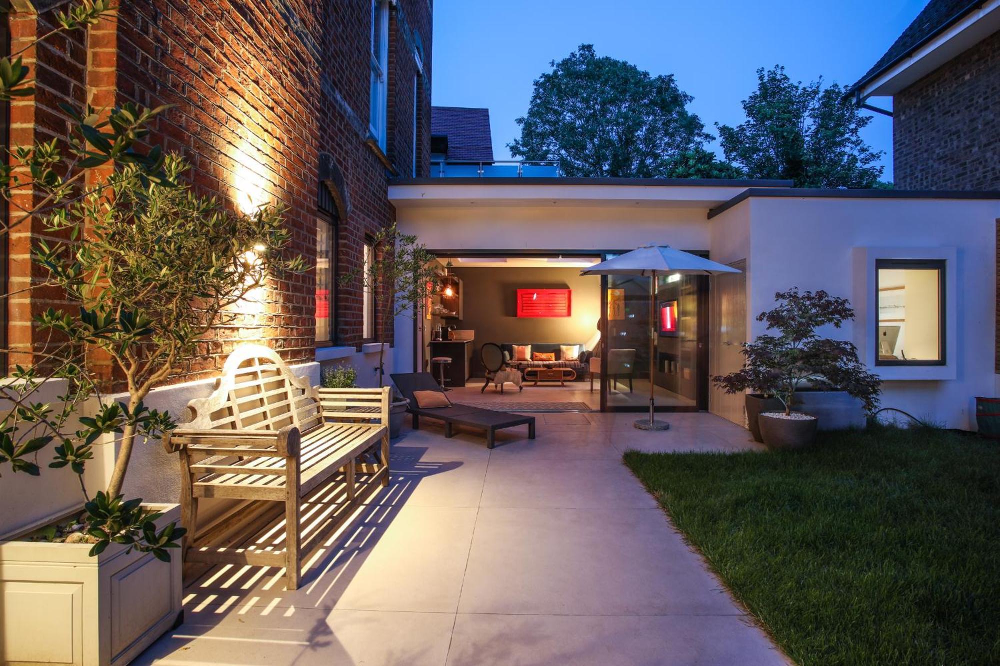 Stunning, Architecturally Designed Garden With Parking *