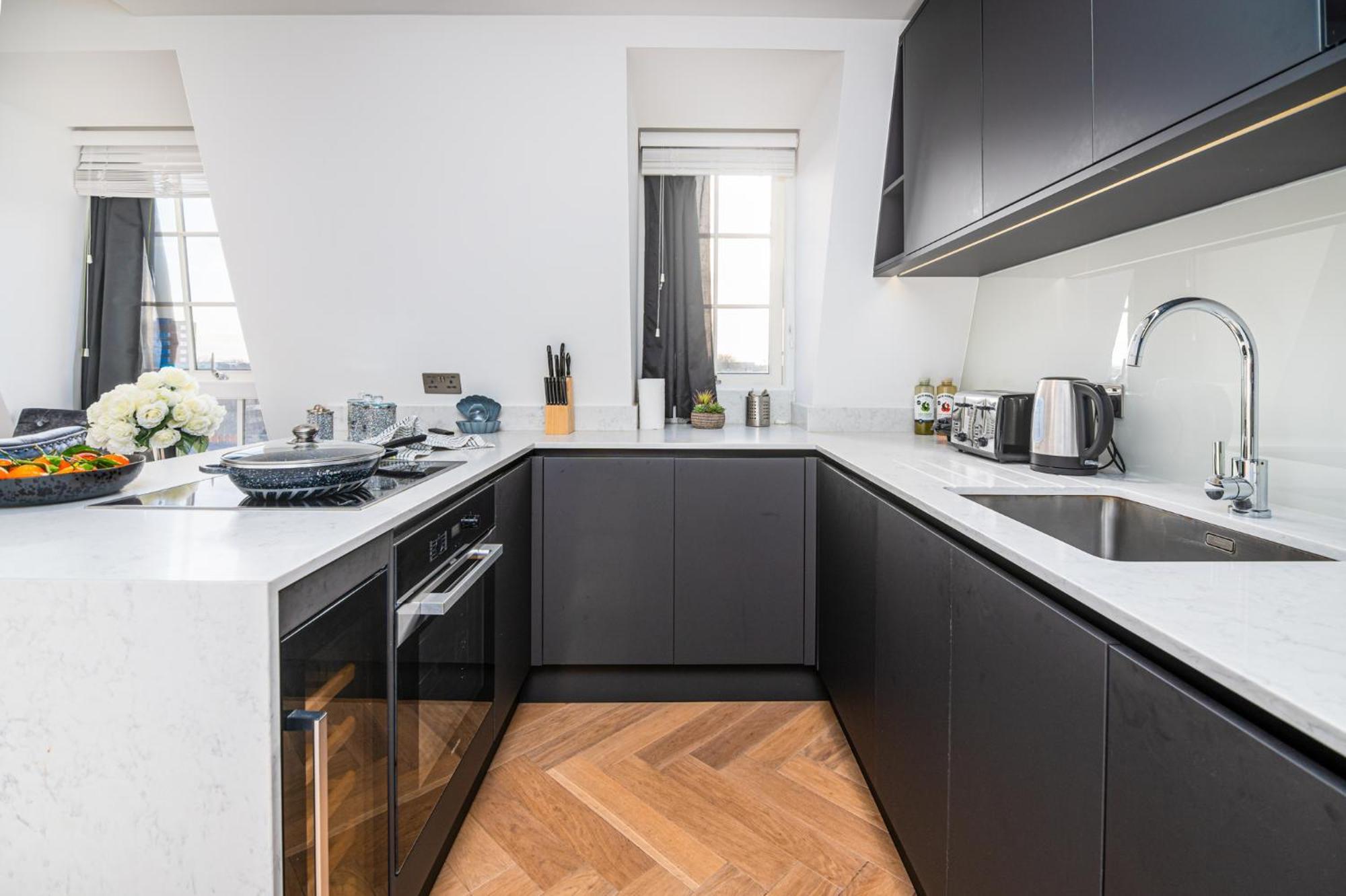 Stunning 1-bedroom Penthouse In Marble Arch 72 Apartment *