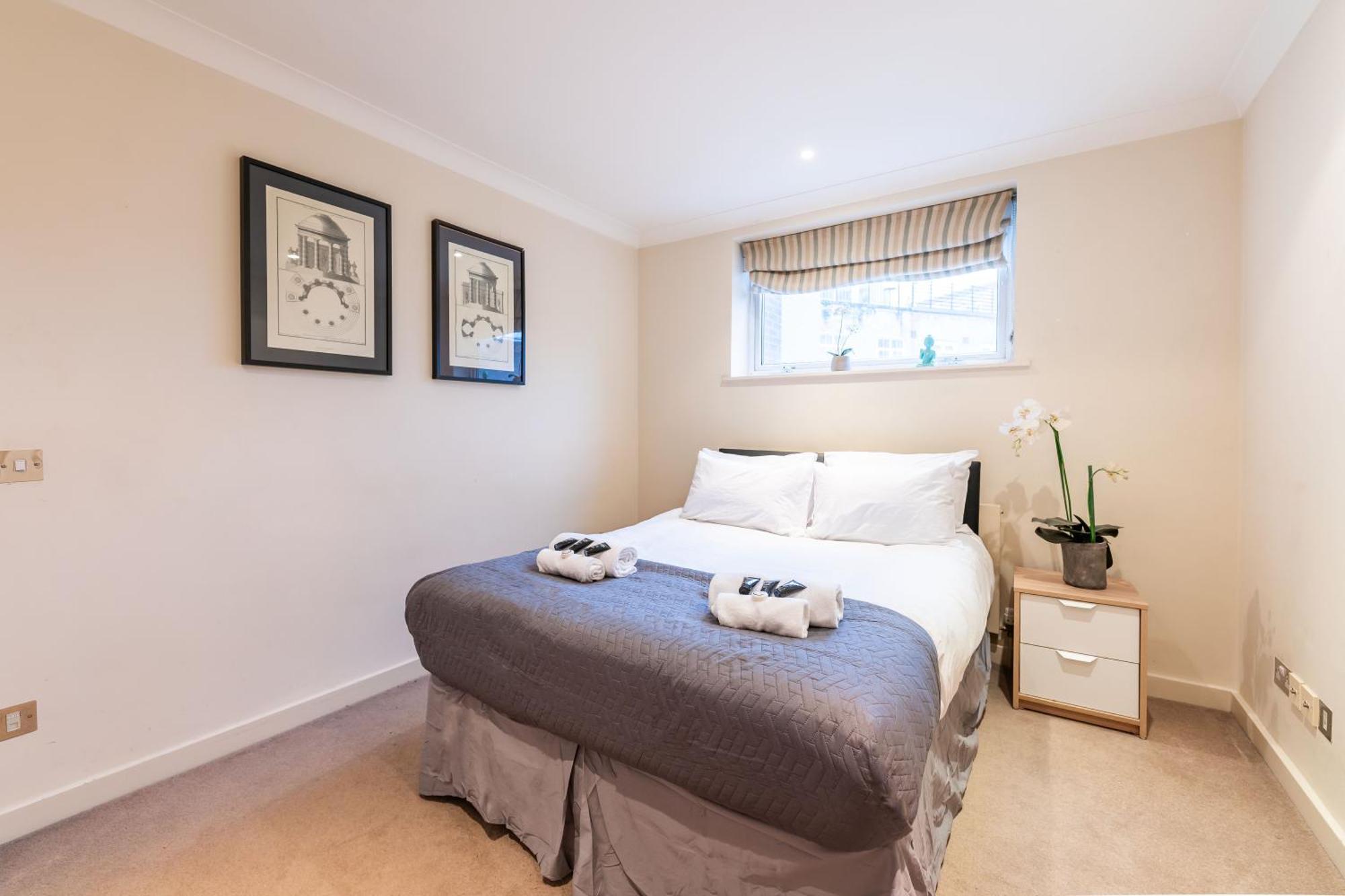 Luxury 6 Bedroom House In Southwick Street * Londres