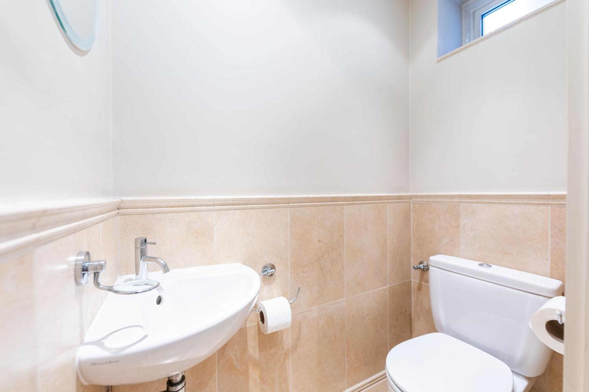 Luxury 6 Bedroom House In Southwick Street *