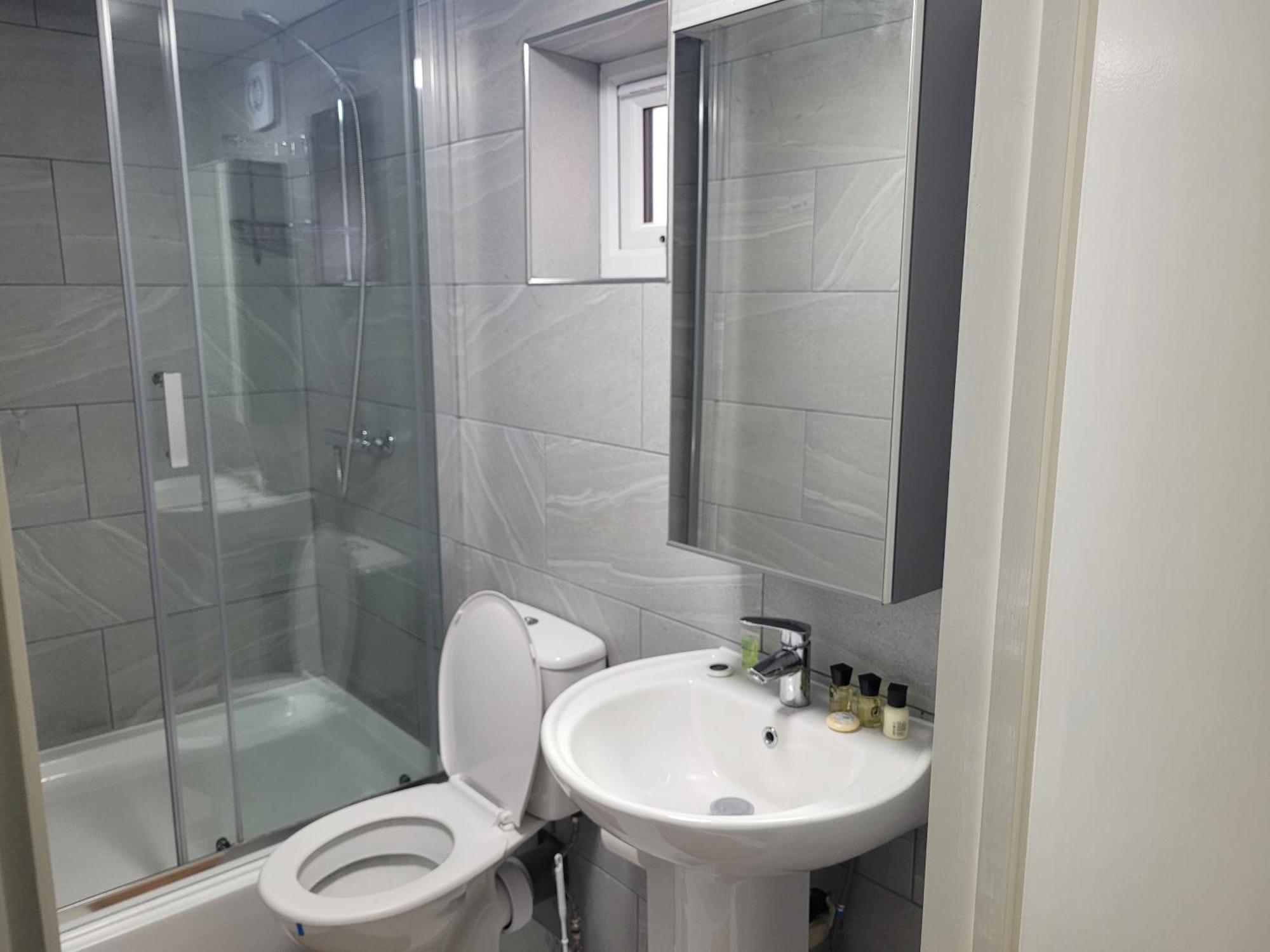 Lovely 2-bed Fully Refurbished House In Londres