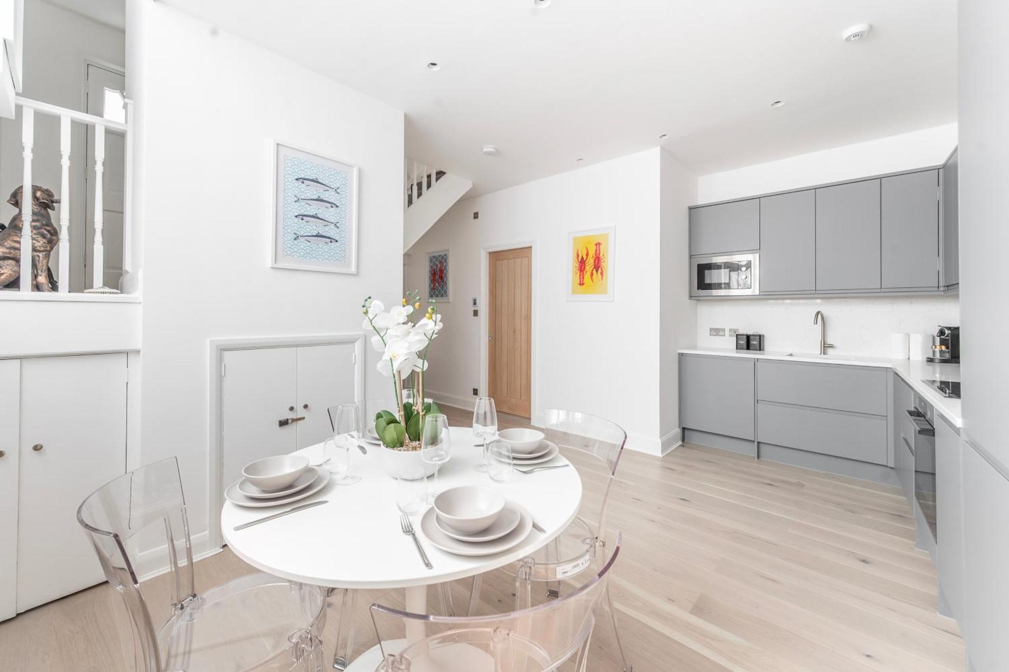 Ferienhaus Townhouse Moments From Hyde Park & Notting Hill - Free Luggage Storage Nearby And In Unit Washing Machine & Dryer *