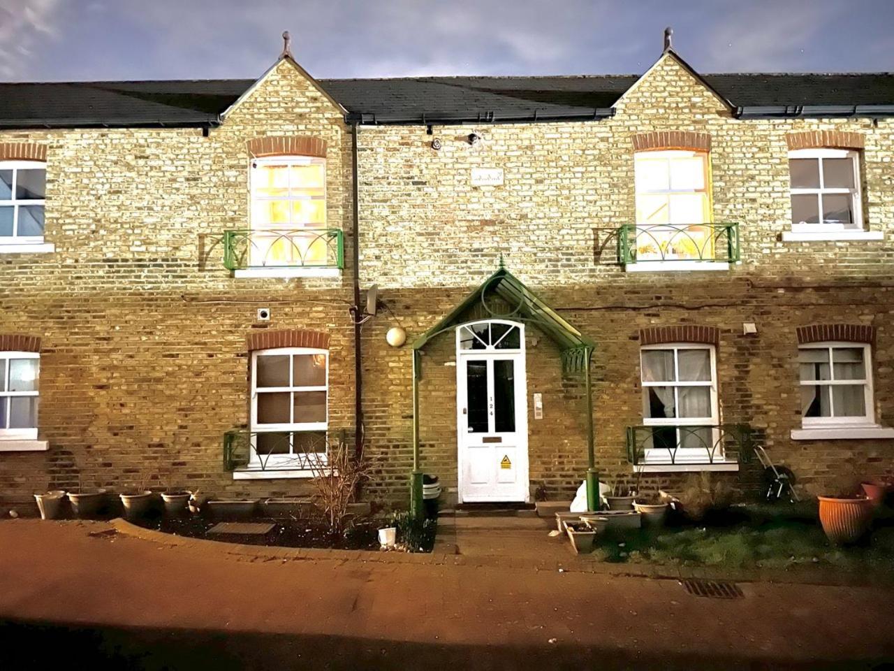 Apartamento Wimbledon Elegance: 2-bedroom Retreat *